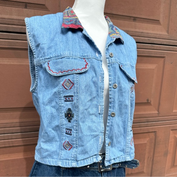 Embroidered Light Wash Denim Vest with Southwestern Collar - Picture 2 of 6